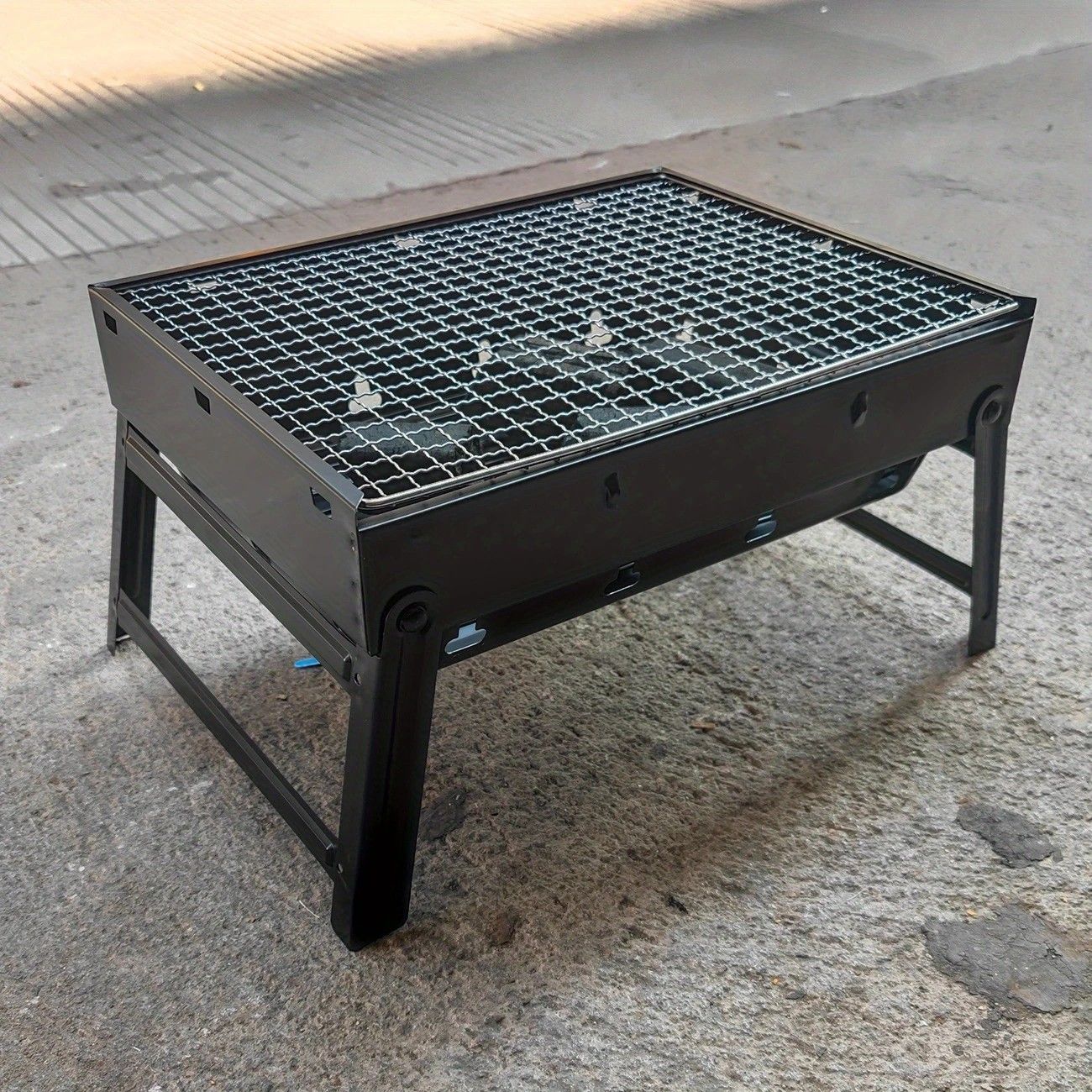 Weekend Essential Portable Foldable BBQ Grill Home & Camping Heavy Duty Steel No Assembly Required（Xiaoheigang）