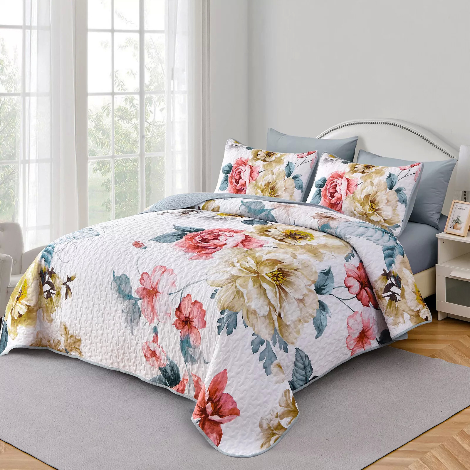 Vibrant Quilted Bedspread and Pillowcases Set: Add Color and Comfort to Your Space - Queen size โ image 2