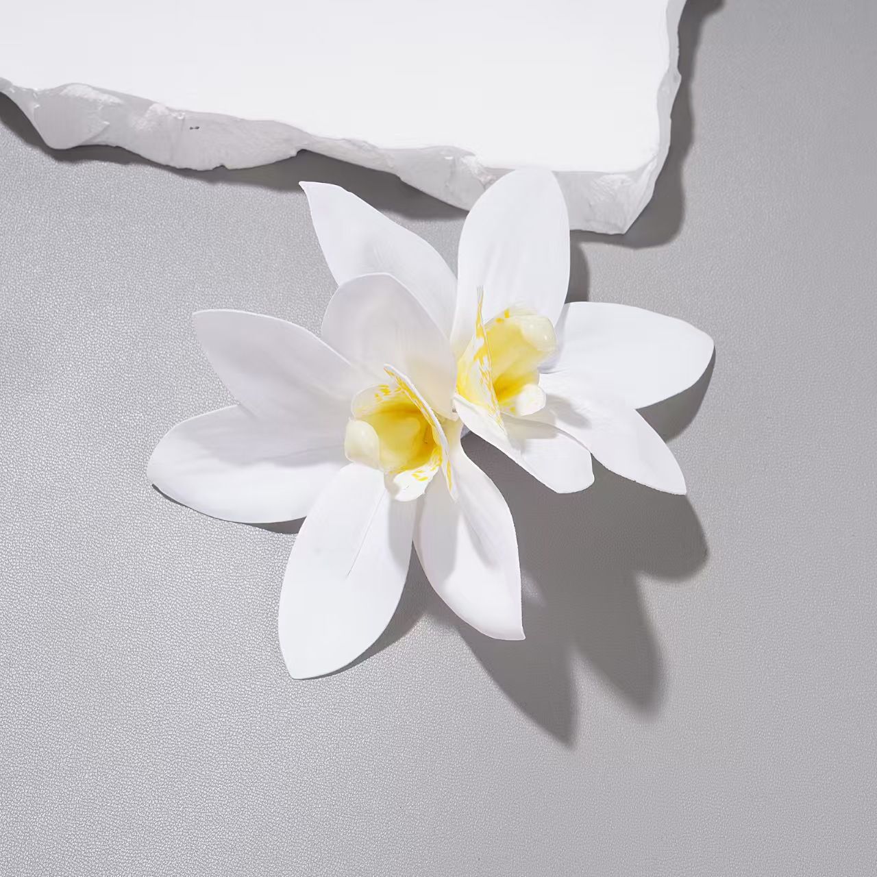 4Pc Handmade Realistic Flower Hair Clip Sweet Hawaiian Beach Holiday Decor Women Hair Accessories Perfect For Spring Summer Head Accessories Claw Clips β image 2