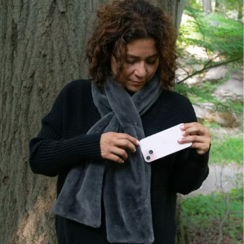 Leopard Print Soft Faux Fur Scarf with 15x20CM Hidden Zipper Pocket - Anti-Theft Travel Scarf for Phone, Passport and Essentials — image 5