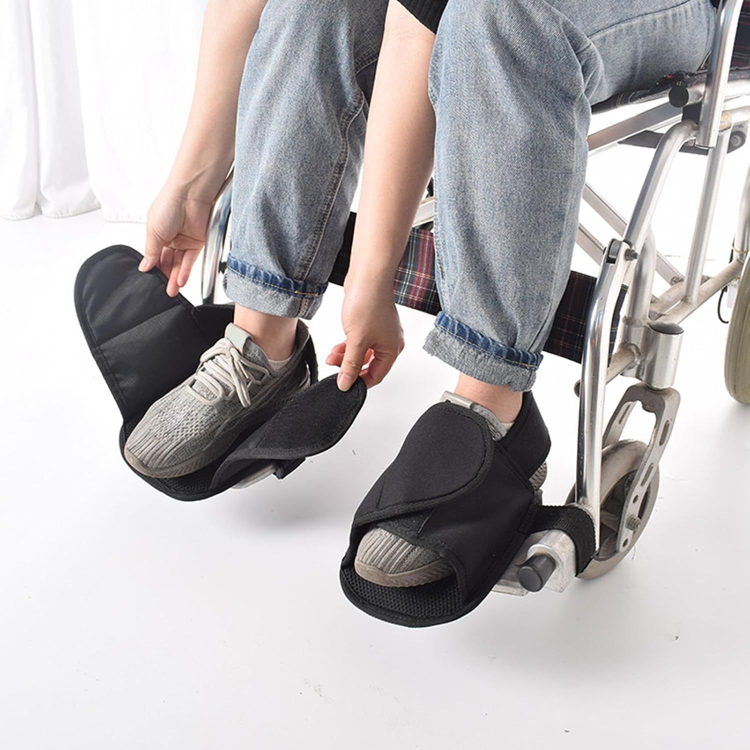 2PCS Wheelchair Shoe Holders, Oxford Wheelchair Anti-Fall Restraint Shoes Support with Fixed Straps for Elderly Patient Recovery โ image 2