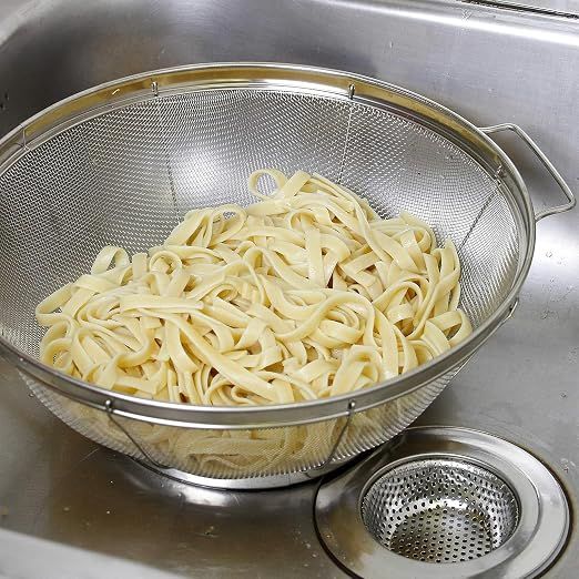 3 Piece Stainless Steel Colander Set with Handles, Nesting Strainer Bowls for Pasta, Rice, Fruit and Vegetables, 22 cm, 25 cm and 28 cm โ image 6