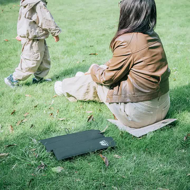 4 PCS Black Portable Waterproof Outdoor Picnic Mat, Moisture-Proof Thermal Seat Pad, Foldable and Lightweight Travel Cushion โ image 3