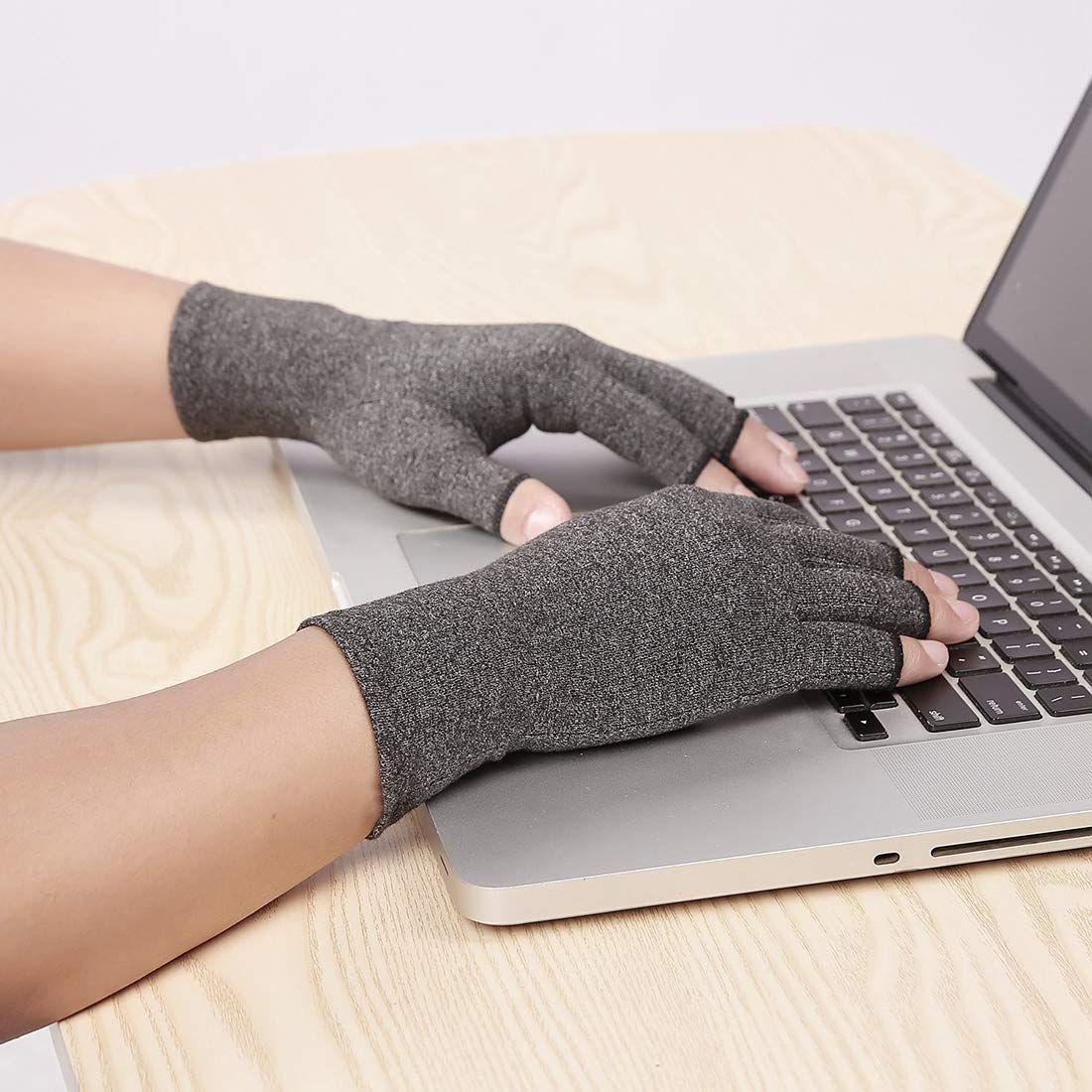 1 Pairs Compression Gloves for Men Women, Carpal Tunnel Hand Gloves, Fingerless Gloves (Gray) (Small) — image 3