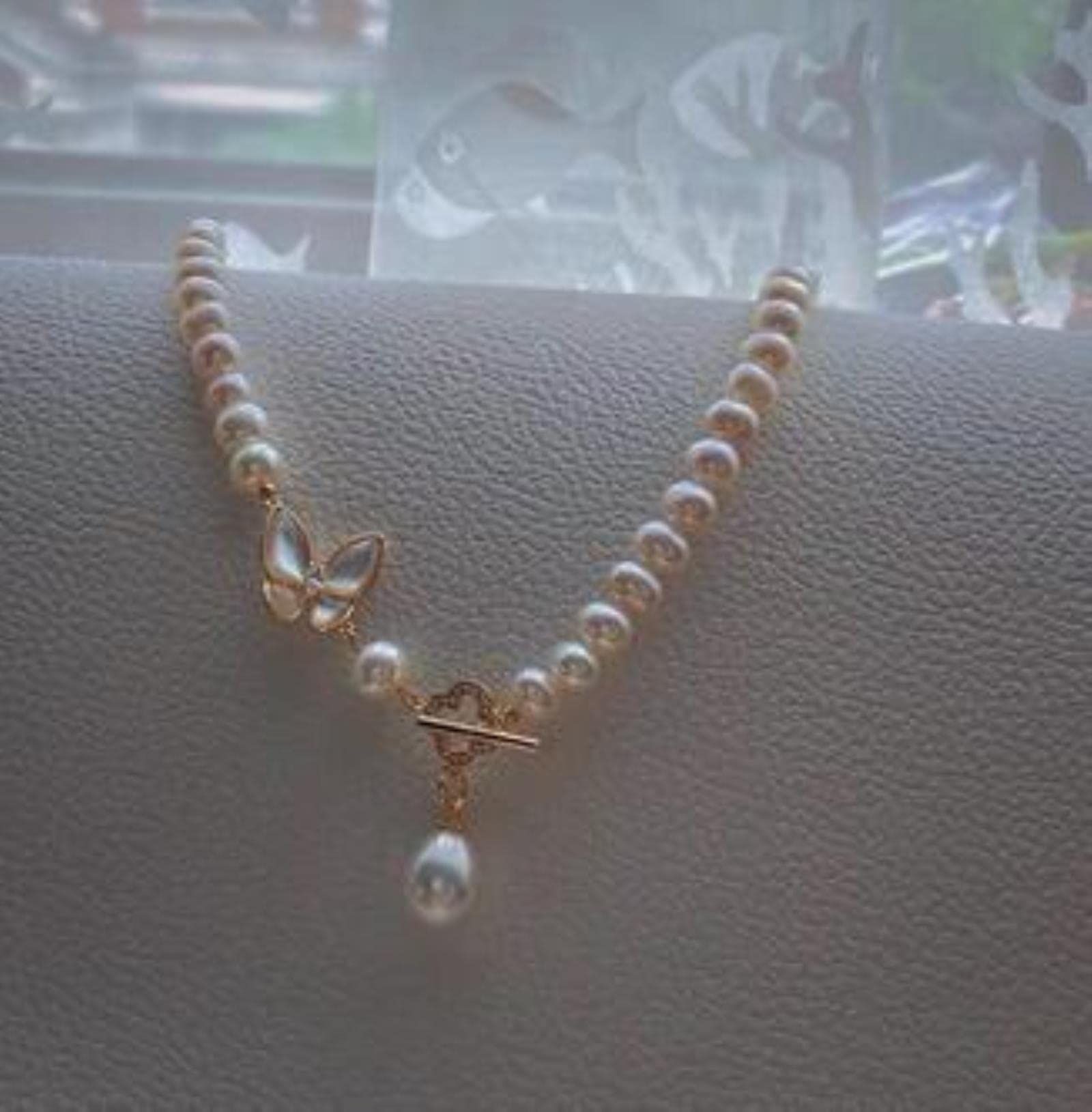 Natural pearl necklace, niche high-end butterfly collarbone chain, retro small fragrance pendant, accessory jewelry — image 3
