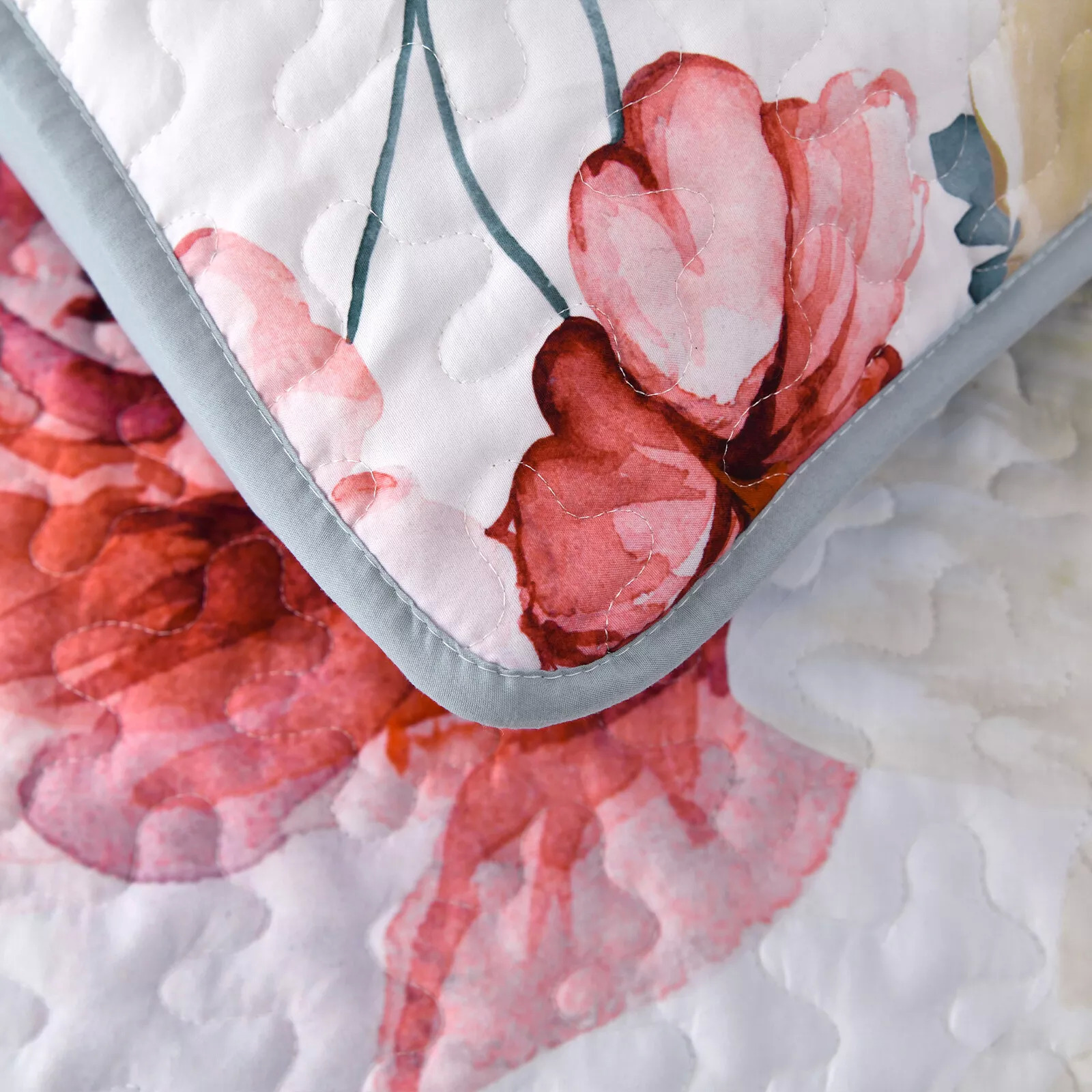 Vibrant Quilted Bedspread and Pillowcases Set: Add Color and Comfort to Your Space - Queen size โ image 5