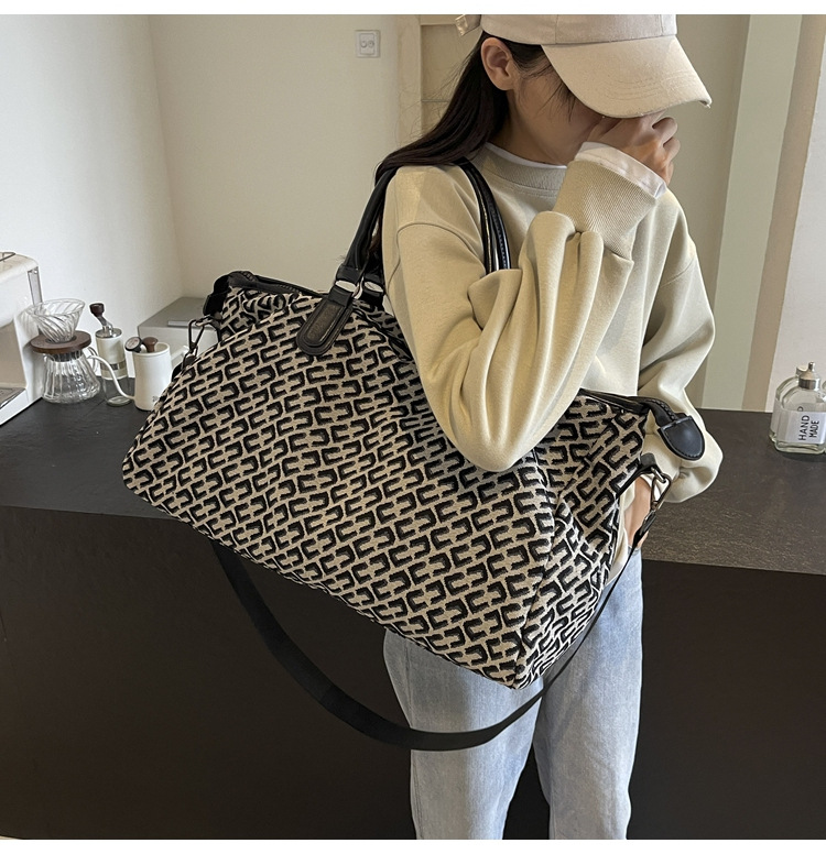 Black Stylish Geometric Pattern Travel Duffel Bag - Large Capacity Lightweight Weekender & Gym Bag โ image 2