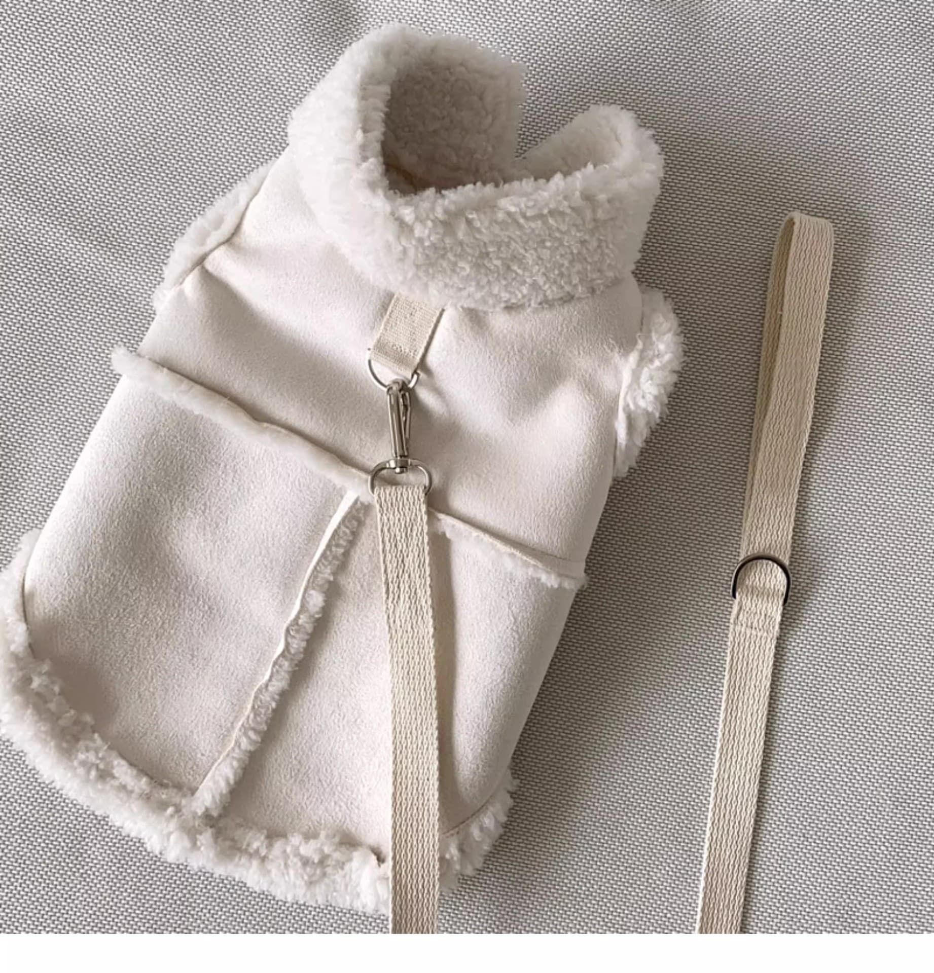 Cozy Pet Winter Vest with Leash Loop: Faux Suede & Plush Fleece Warm Coat for Small Dogs, Cats, and Puppies โ Perfect for Autumn, Winter Walks, and Indoor