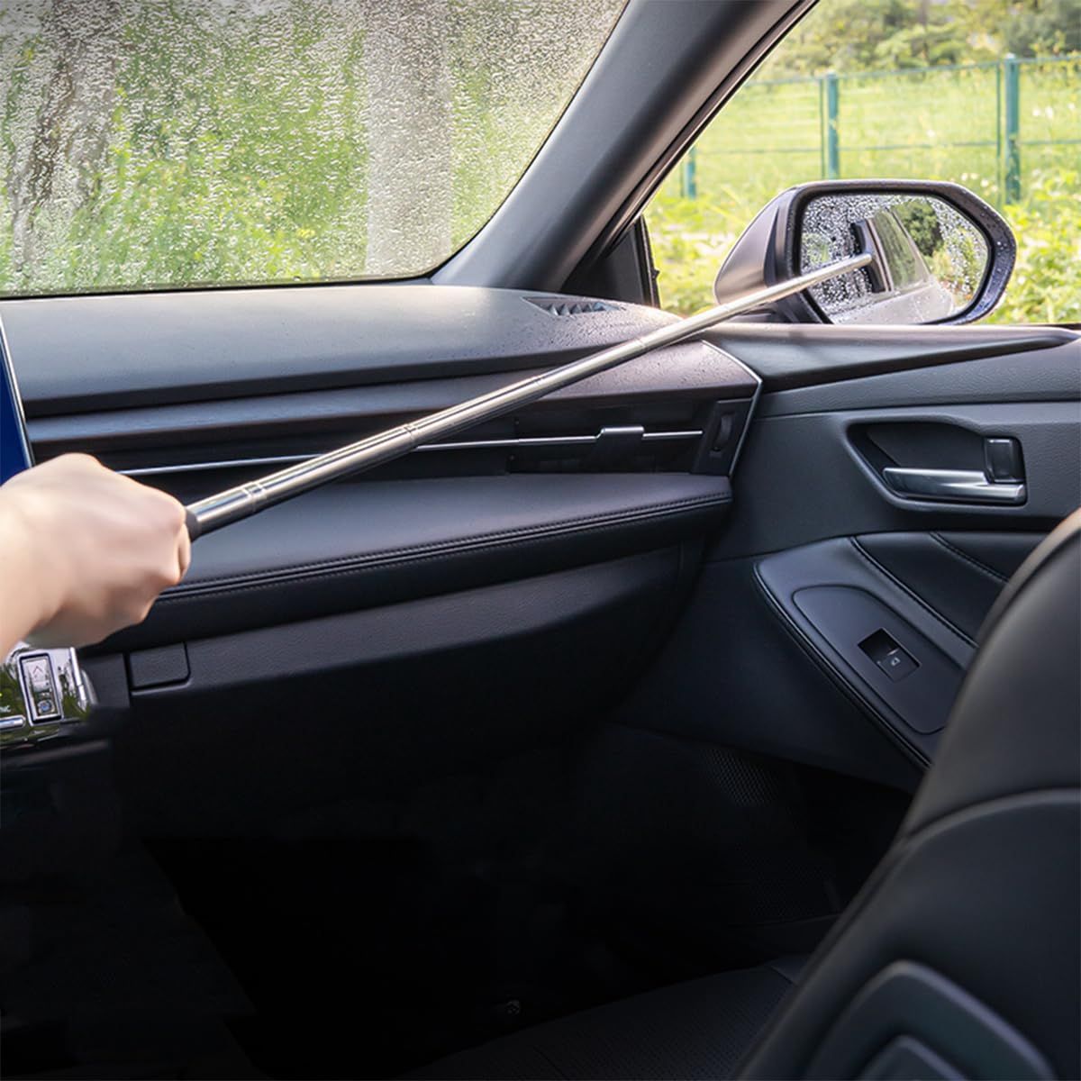 Telescopic Squeegee for Auto Glass, Portable Water Cleaner with Retractable Long Rod, Mini Automotive Cleaning Tool — image 3