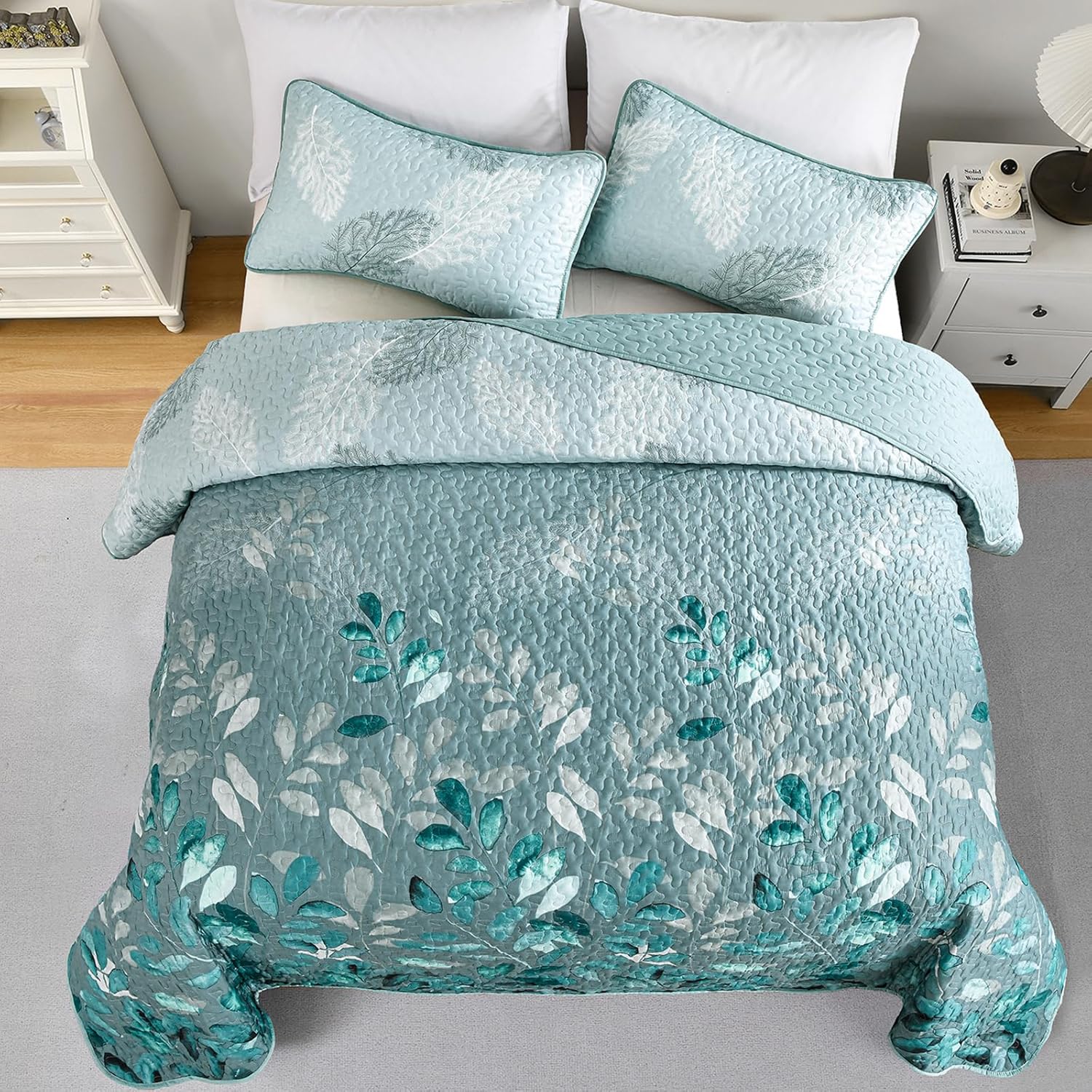 Crafted Quilted Bedspread and Pillowcases Set: A Testament to Elegance - Queen size — image 3