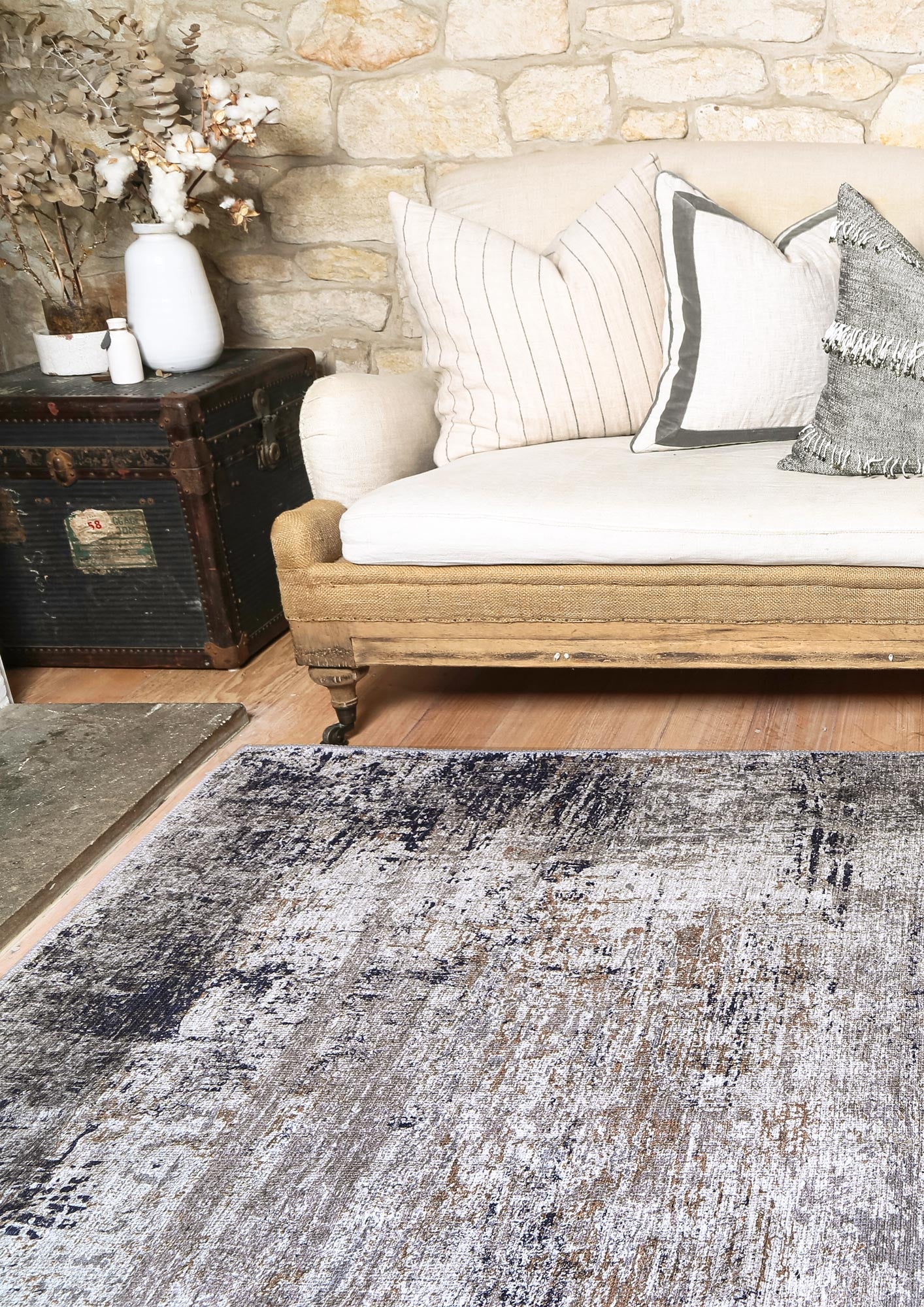 vintage-crown-elizabeth-ash-beige-distressed-vintage-rug 280x380 โ image 2