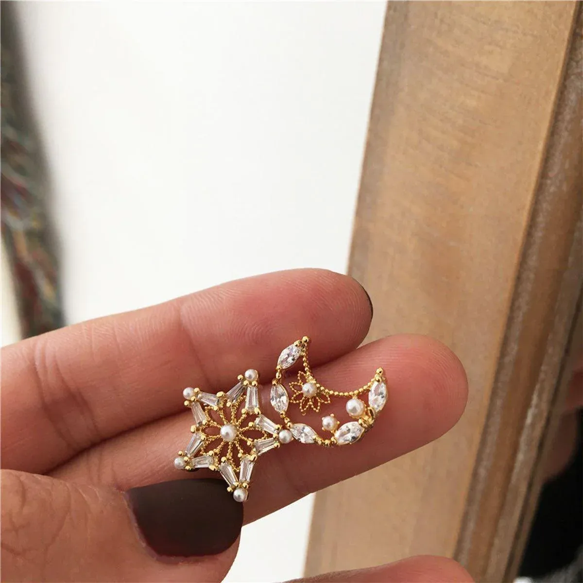 Delicate Asymmetric Star Moon Earrings for Girls Simple Micro-inlaid Jewelry — image 4