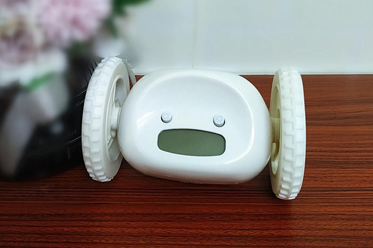Rolling Loud Alarm Clock Runaway Bedside Mobile Clock for Deep Sleepers Home Decoration - White — image 3