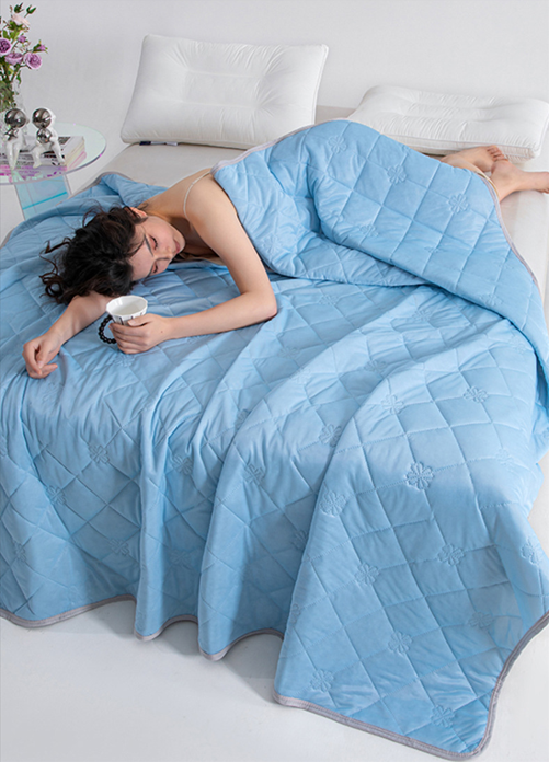 Christmas gifts for loved ones Aussie Summer Cooling Quilt โ 4 Sizes, Breathable, Lightweight & Skin-Friendly for Refreshing Sleep All Season(lake โ image 4