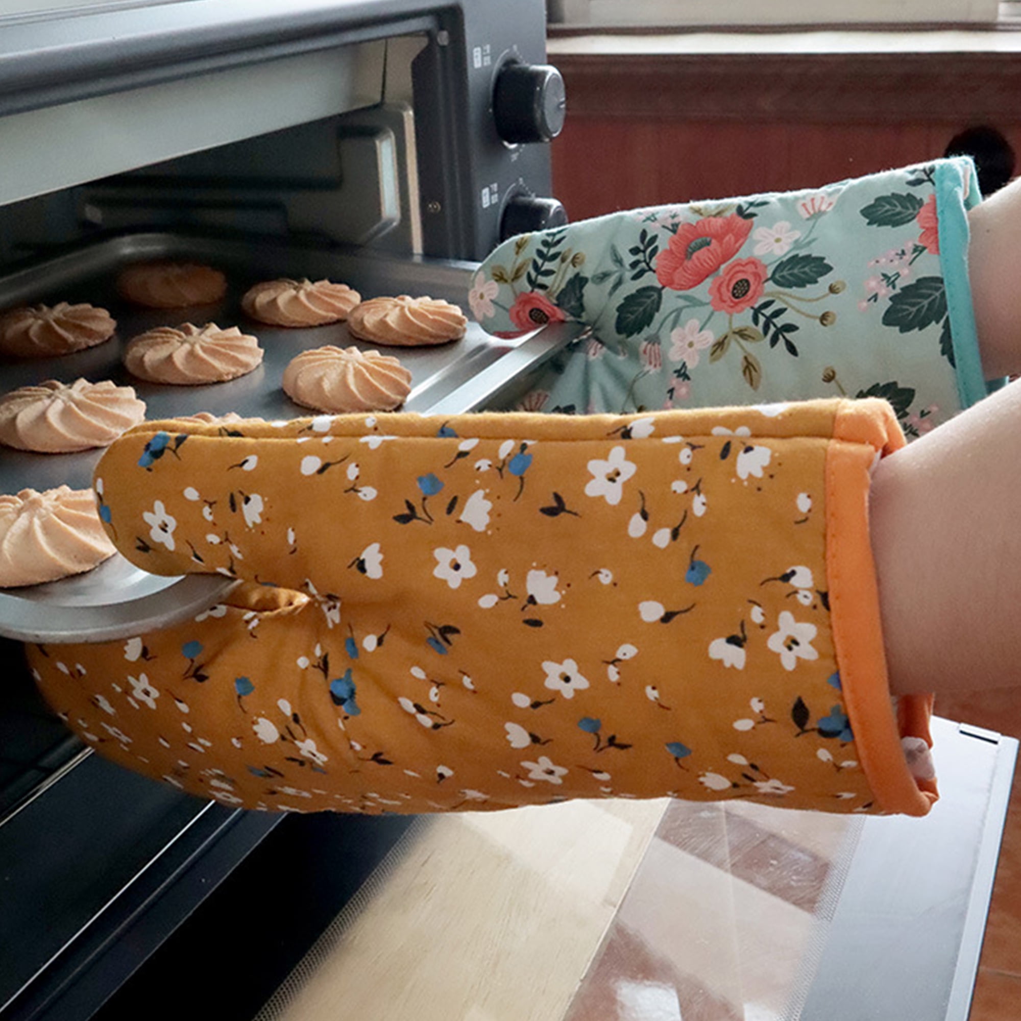4 Pack Oven Mitts and Pot Holders Set, Heat Resistant Fabric Bake Pot Holders Gloves, Yellow Floral โ image 2