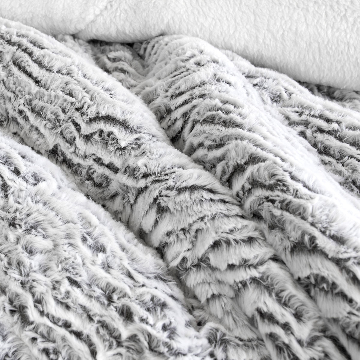 Ardor Faux Fur Silver 3 Piece Comforter Set Single/Double — image 3
