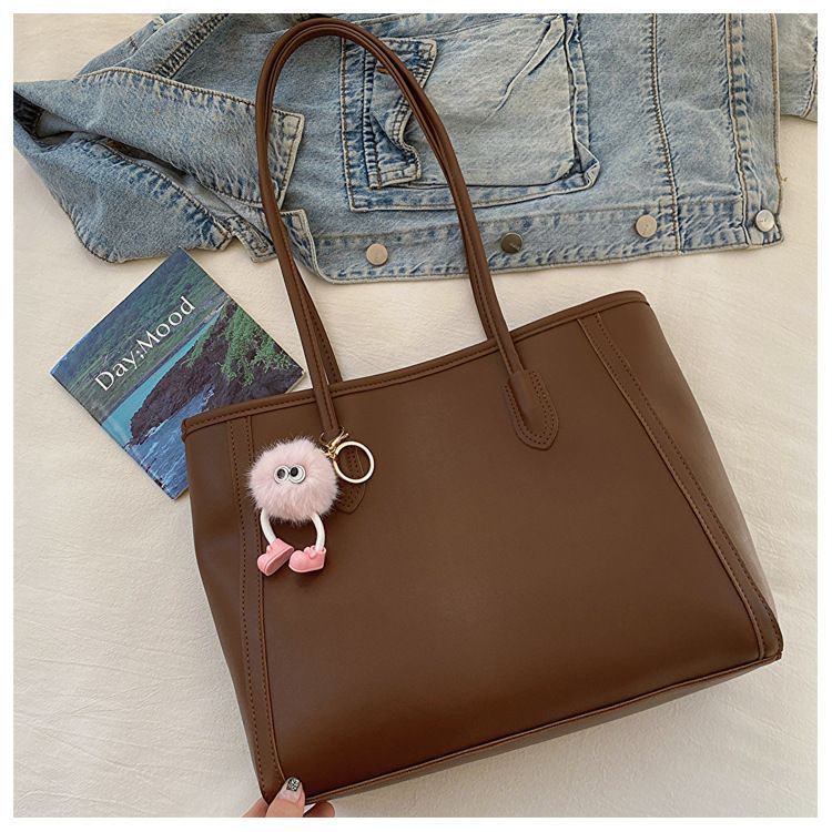 White Single Shoulder Tote Bag With Pendant โ image 3