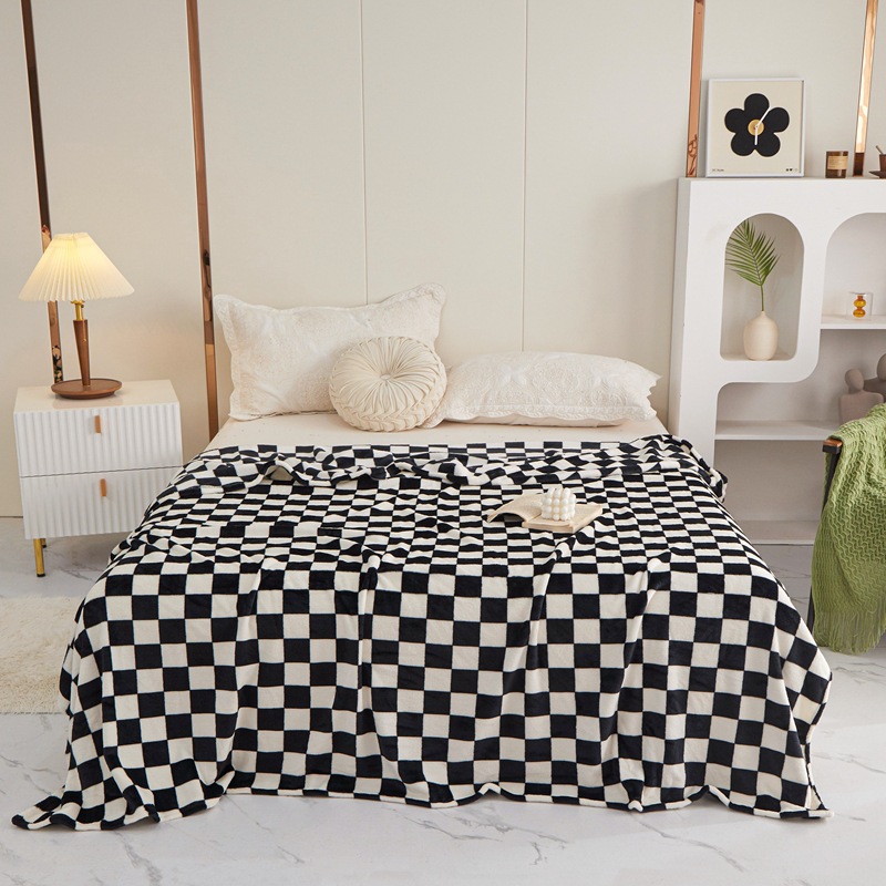 Coffee-colored and white checkered pattern Double-Sided Fleece Blanket – 150×200cm Machine Washable, No-Shedding Flannel Throw for Bed, Sofa & Air Conditioning — image 2
