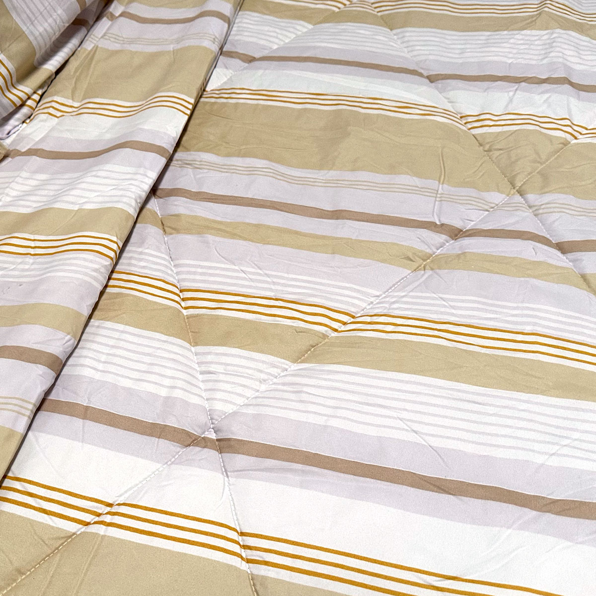 Hotel Living 3 Pce Light Weight Comforter Set Queen/King Oscar Stripes — image 2