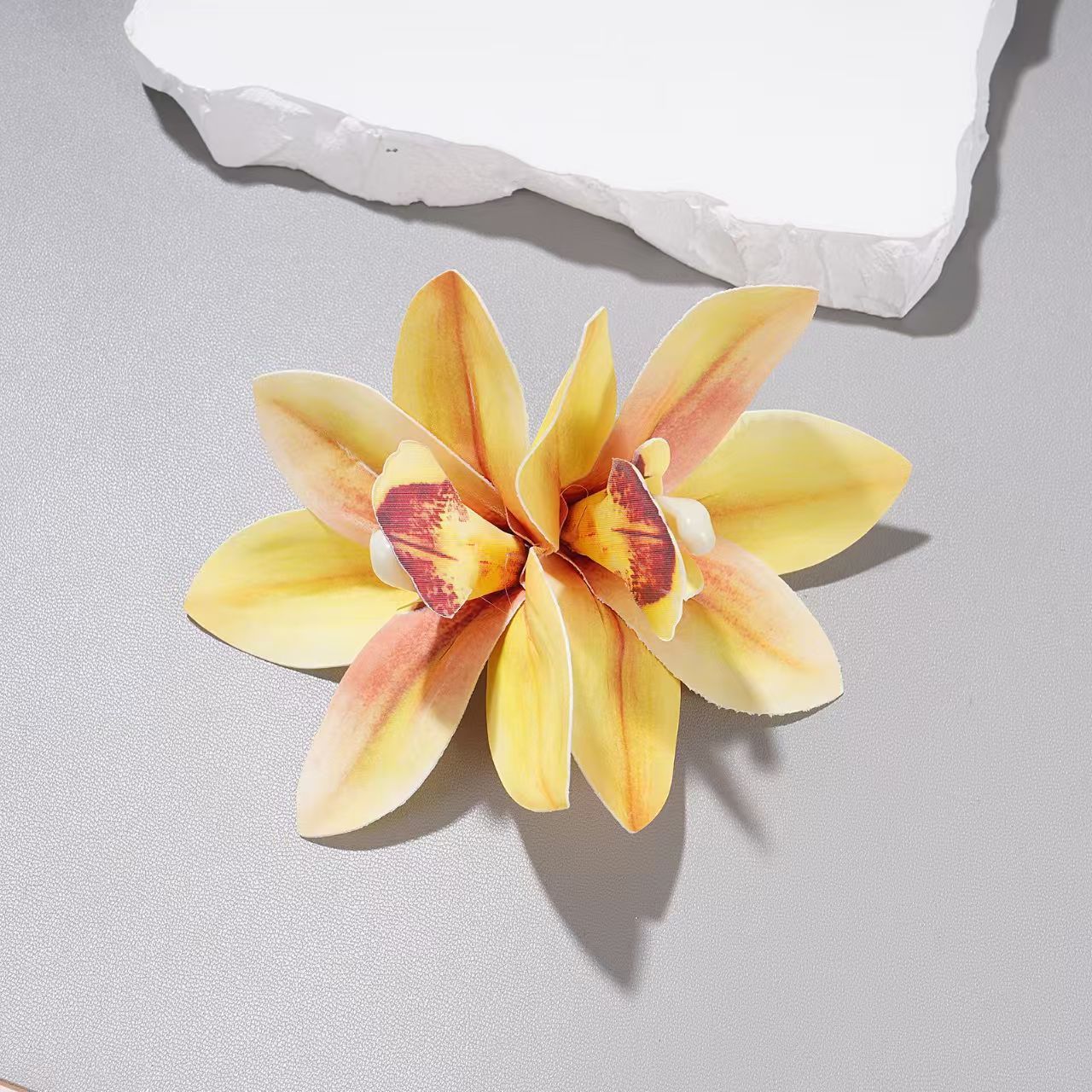 4Pc Handmade Realistic Flower Hair Clip Sweet Hawaiian Beach Holiday Decor Women Hair Accessories Perfect For Spring Summer Head Accessories Claw Clips β image 4