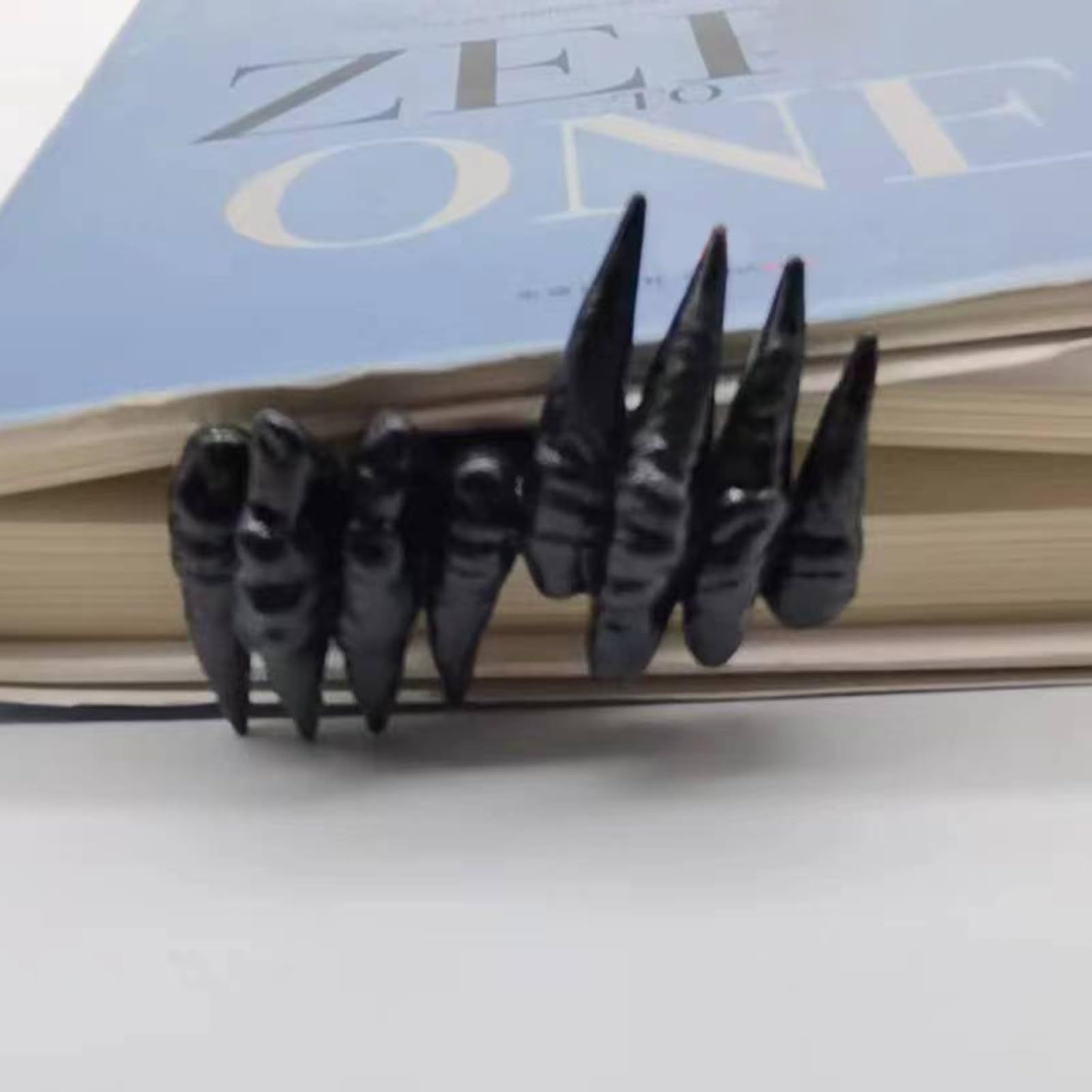 Creative Hand-Shaped Bookmark Devil Hand Creepy Resin Craft Demon Claw Shape Book Marker Decoration Desktop Ornament — image 2