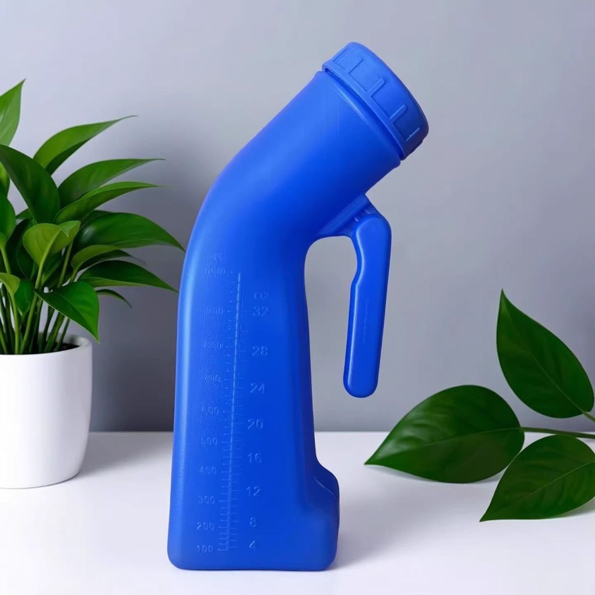Male Urinals Urine Bottle for Men Portable Travel Pee Bottles Spill Proof Urinary Chamber with Screw-on-Lid Plastic Bedside Urinals for Men, 1L — image 2