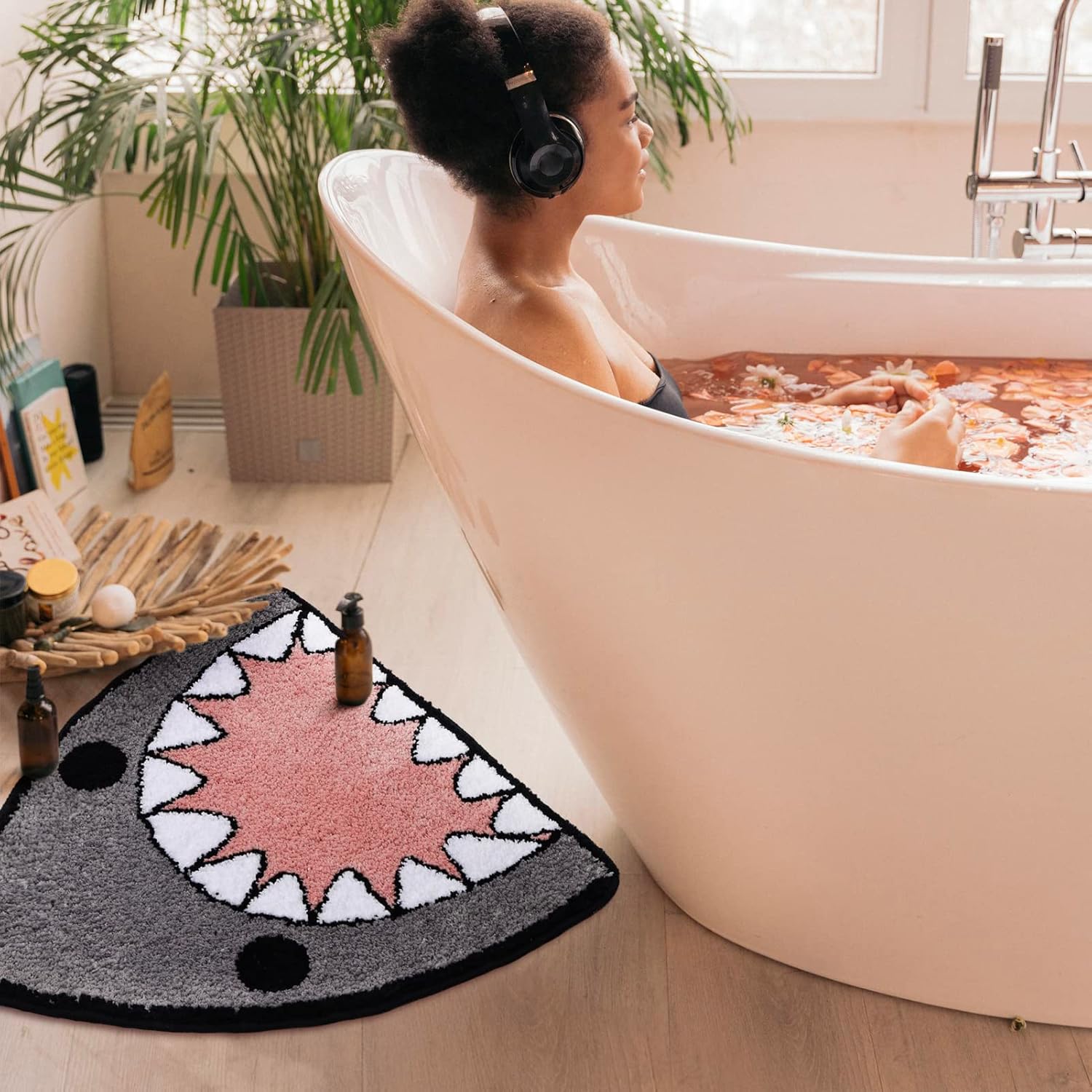 Bathroom Rug Bath Mat Shark Shaped Non Slip Bath Rug Extra Soft and Absorbent Microfiber Bath Rugs for Bathroom Floor Tub and Shower Dry Quickly — image 2