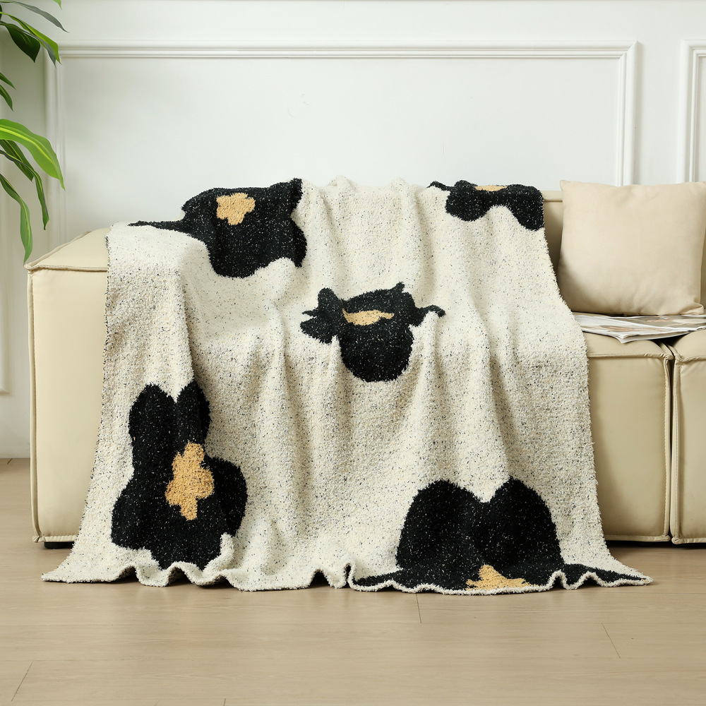 White-black Knitted Sofa Blanket with Plush Side, 130 × 160 cm, 950g, Ideal for Napping and Office Use — image 4