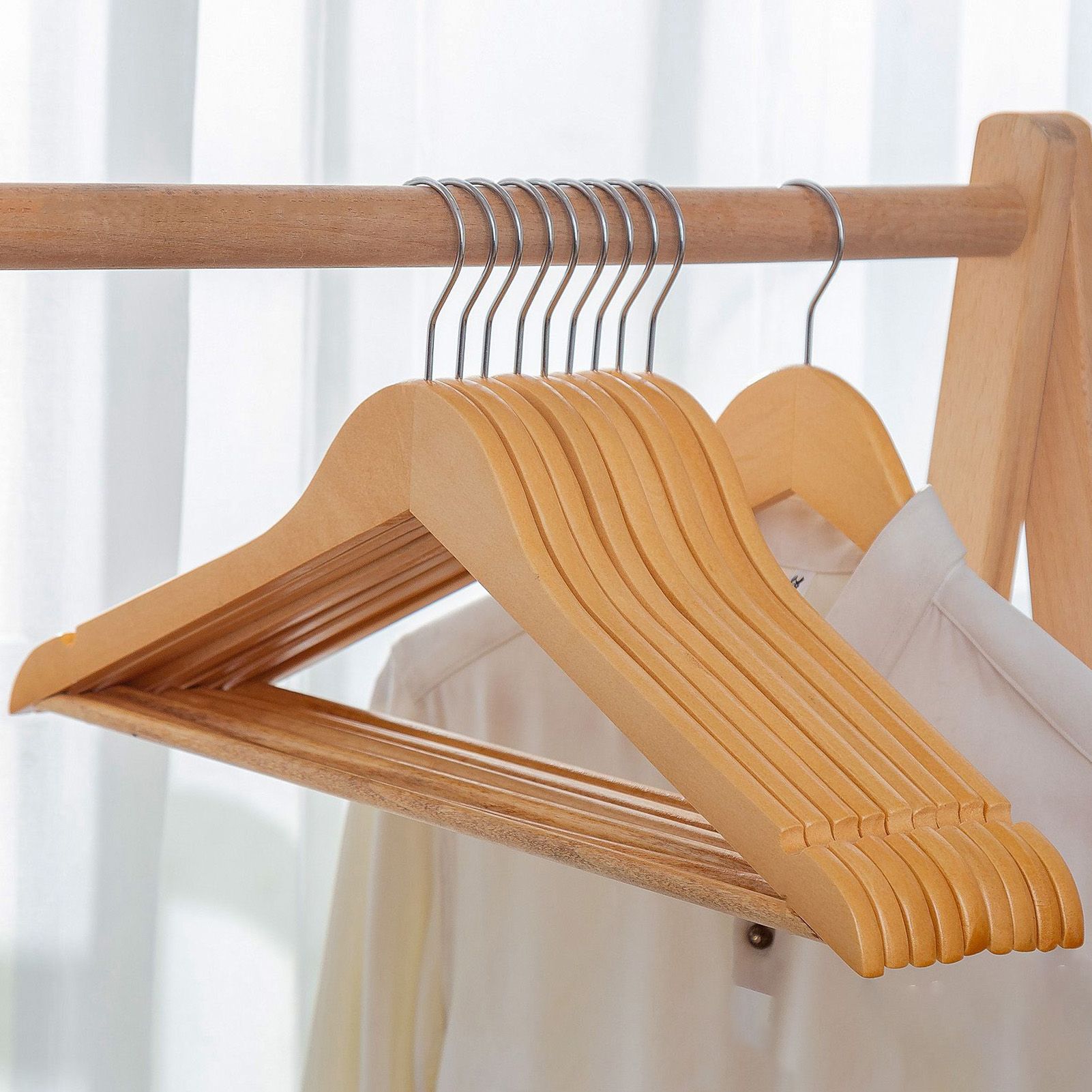 Wooden Coat Hanger Non Slip Clothes Hanging Rack 360 Degree Rotation Suit Hangers for Home 44.5cm 10pcs — image 4