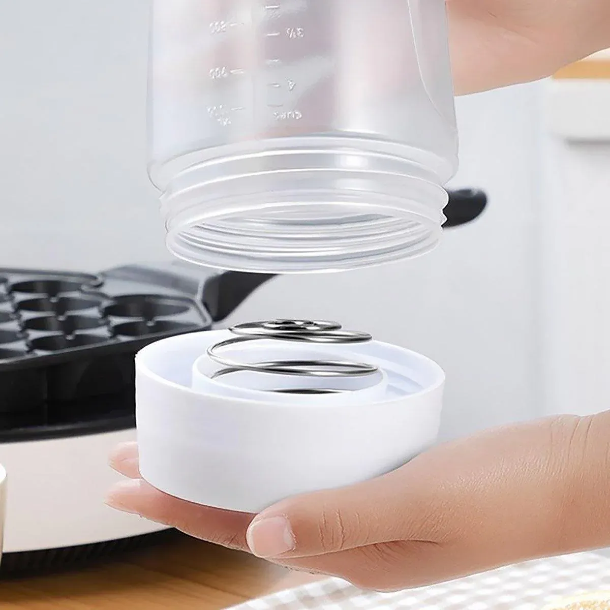 1000ml Hand Crank Batter Dispenser Mixing Jug with Scale for Muffins Pancakes — image 6