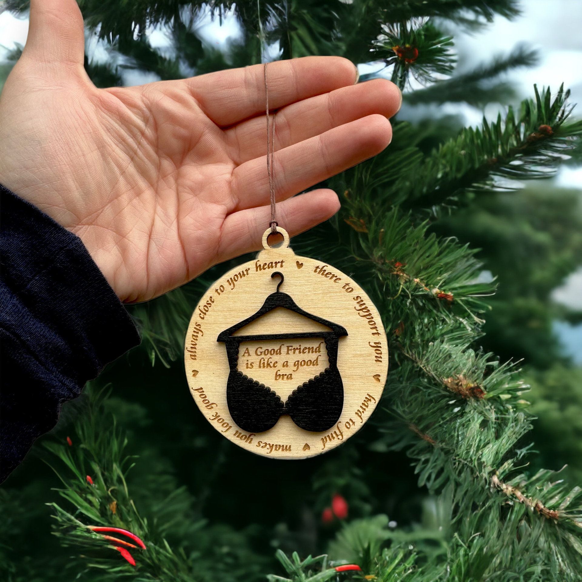 Friend Like A Bra Wooden Ornament,Bra Ornament,Friend is Like A Good Bra Ornament Hanging Merry Christmas Pendant Friendship — image 3
