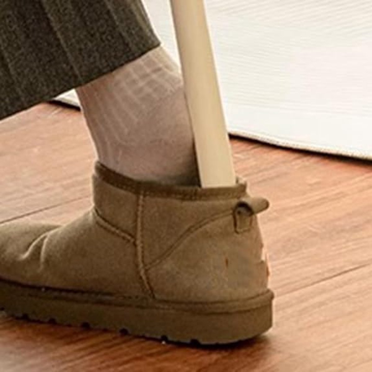3 shoehorns - lightweight shoehorn - portable - easy to put on - suitable for travel and home use — image 4
