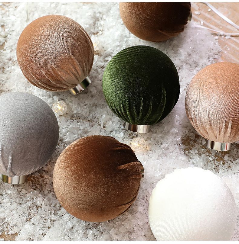 Luxury Velvet Covered Xmas Baubles, Stylish Christmas Hanging Ornaments, Brown 6cm, 15 Pack ā image 3