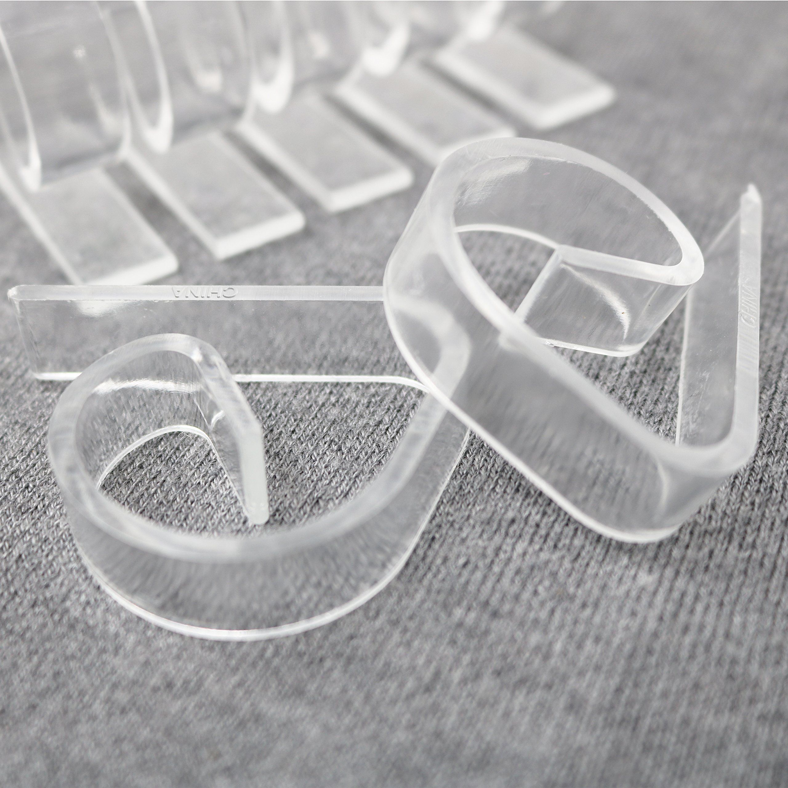 24 Pack Clear Plastic Tablecloth Clips Table Cover Holder for Party (24 Pack) for the table at party, picnic, restaurant — image 2