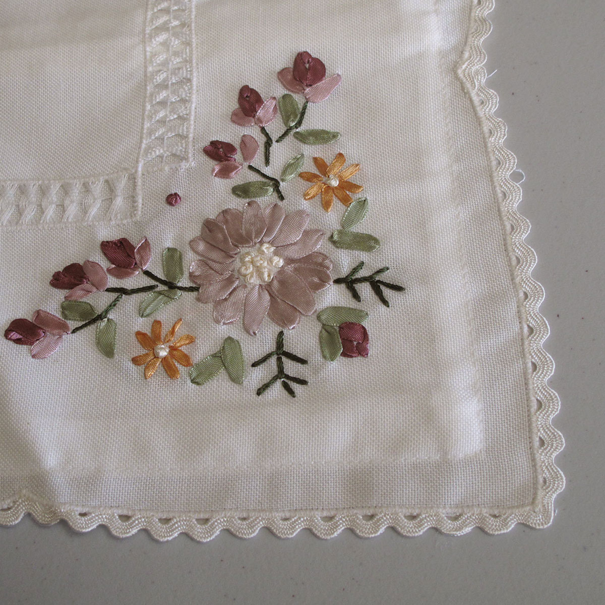 Victoriana Cream Applique Embroidered Cushion Cover 45 × 45 cm — image 3