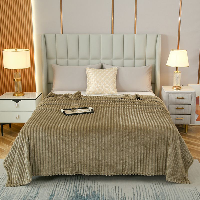 200*230cm Light Coffee Solid Colour Flannel Throw Blanket - Thick Double-Sided Fleece with Ribbed Texture - Soft throw blanket& Lightweight for Sofa, Bed