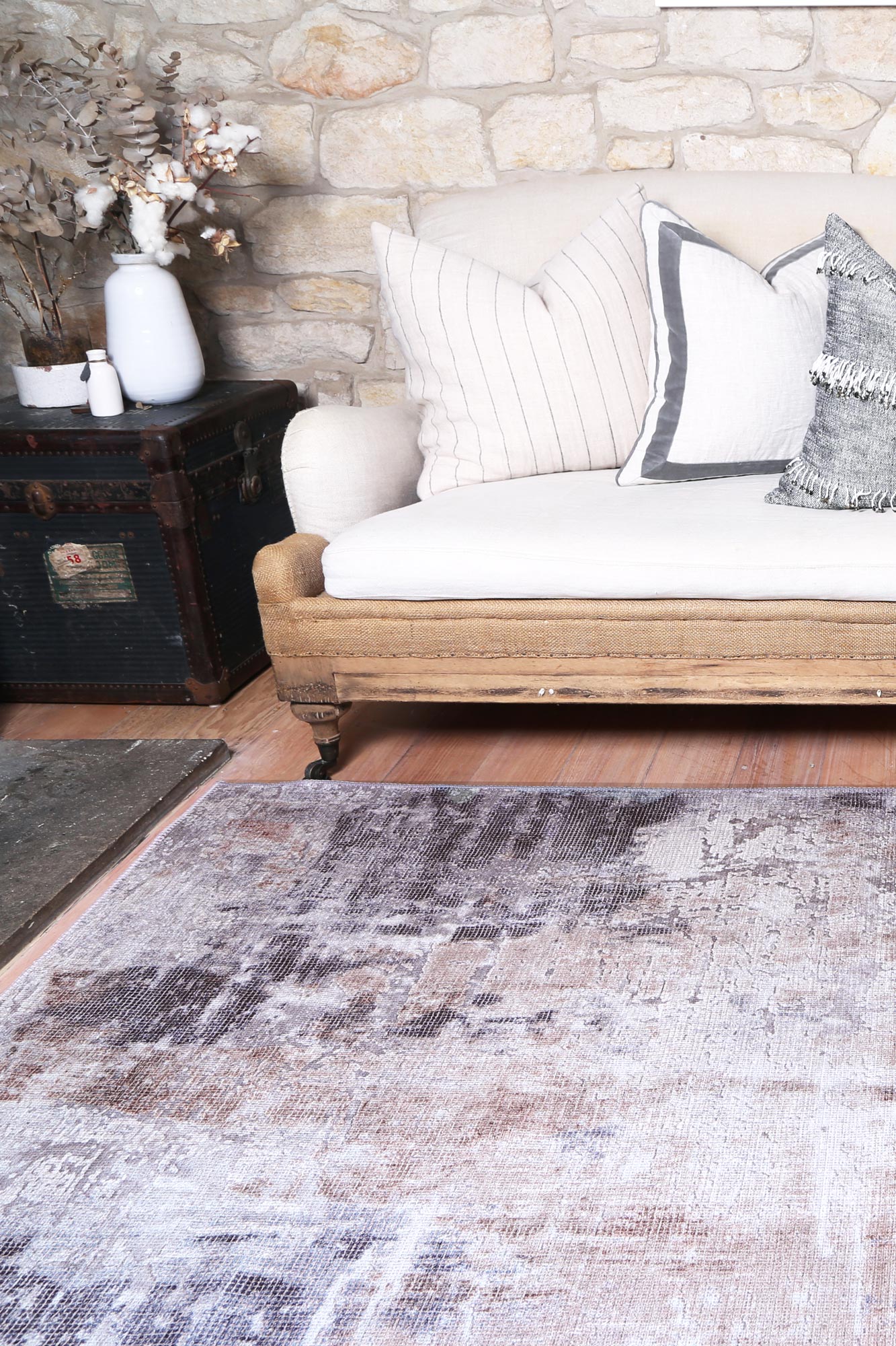 vintage-crown-leopold-ash-ivory-distressed-vintage-rug 200X290 — image 2