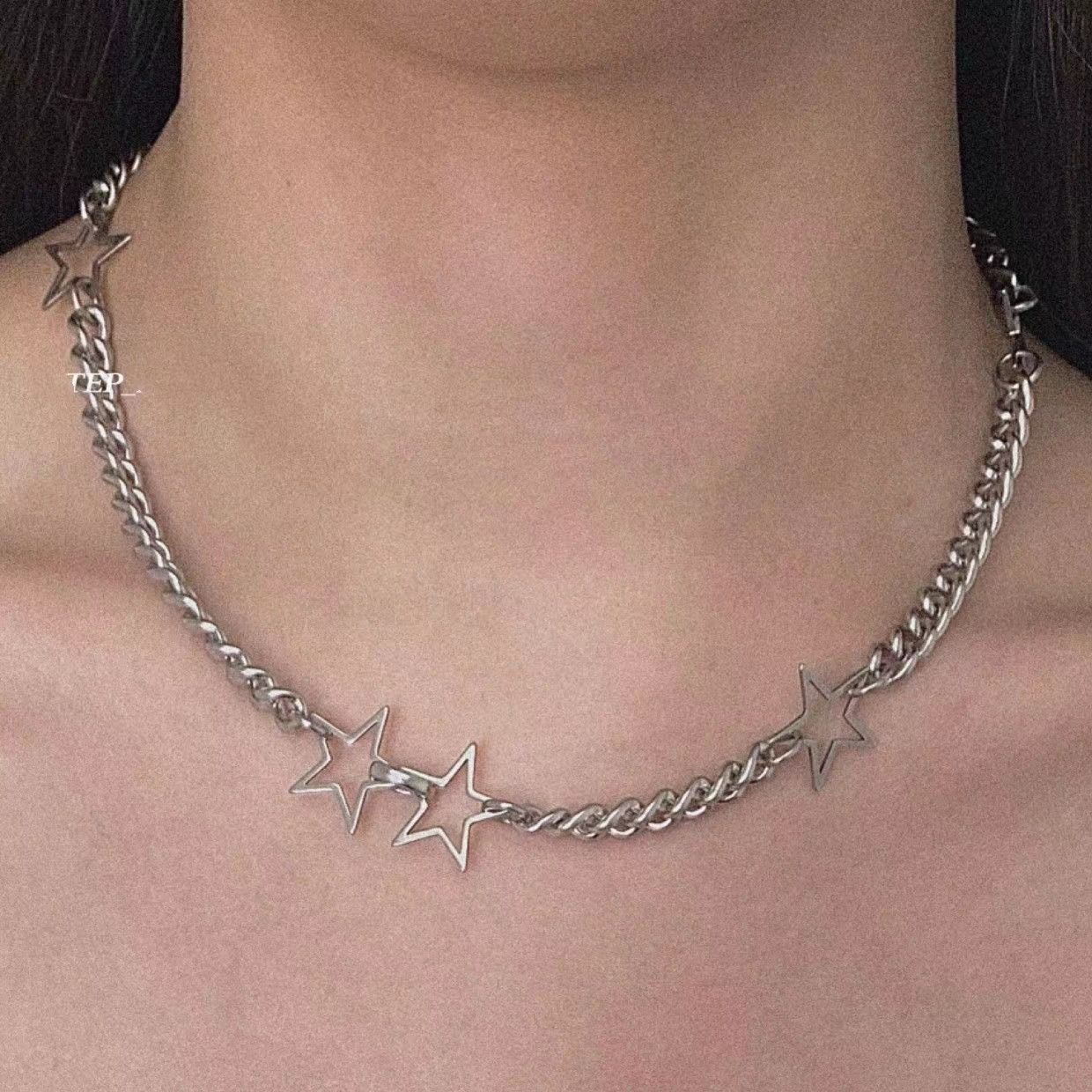 Star element y2k niche design versatile spicy girl pentagram hollow titanium steel chain spicy girl necklace — image 5