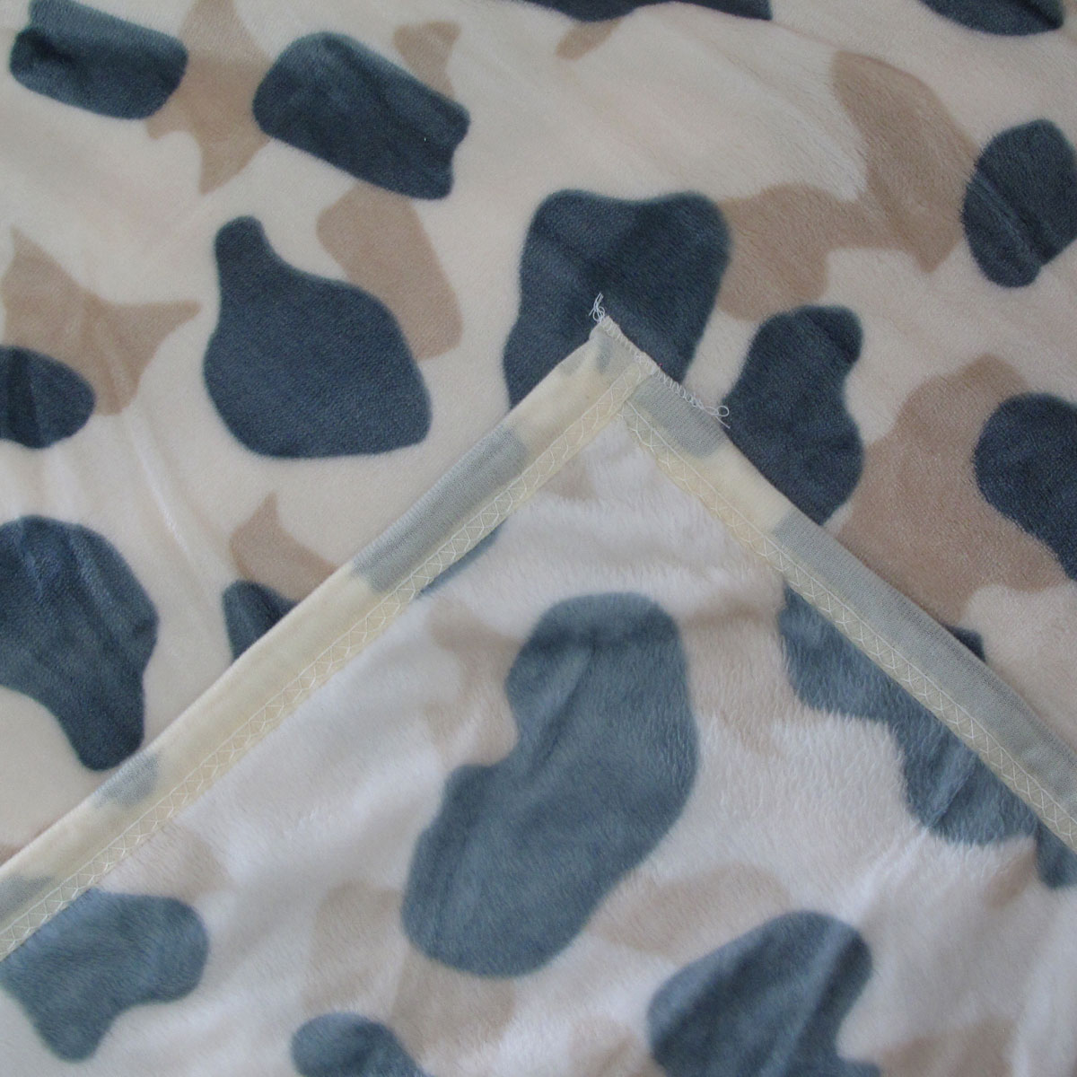 Animal Skin Pattern Soft Flannel Plush Single Size Blanket / Large Throw Rug 150 x 200cm Jaguar โ image 3