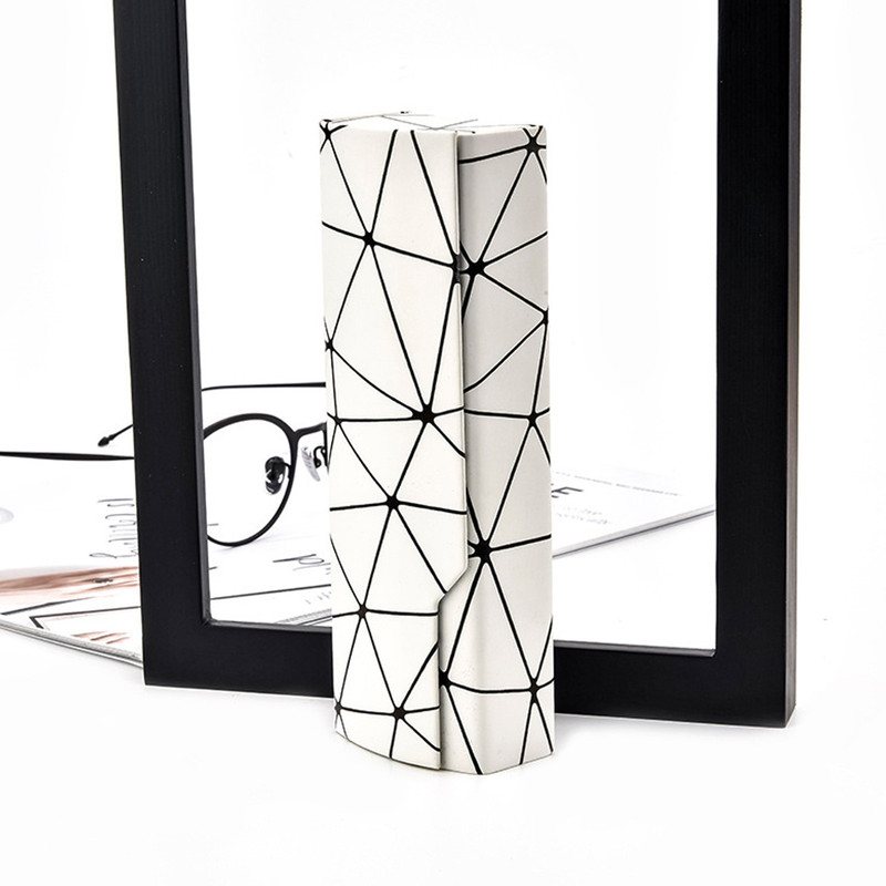 Premium Eyeglass Case - Retro Japanese Style - Sunglass Storage - Fashionable Geometric Pattern - Stylish Eyeglass Case - Durable and Shock-Resistant - Unisex β image 4