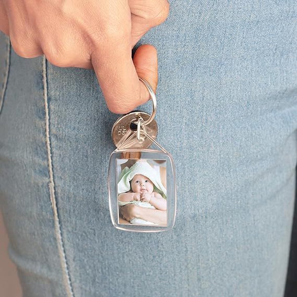 Empty Photo Frame Key Hangers - 37 Pieces - 3.4 x 5.4cm - Transparent Clear Acrylic Key Hangers for Double-Sided Photos - Small Picture Frames for Family โ image 3