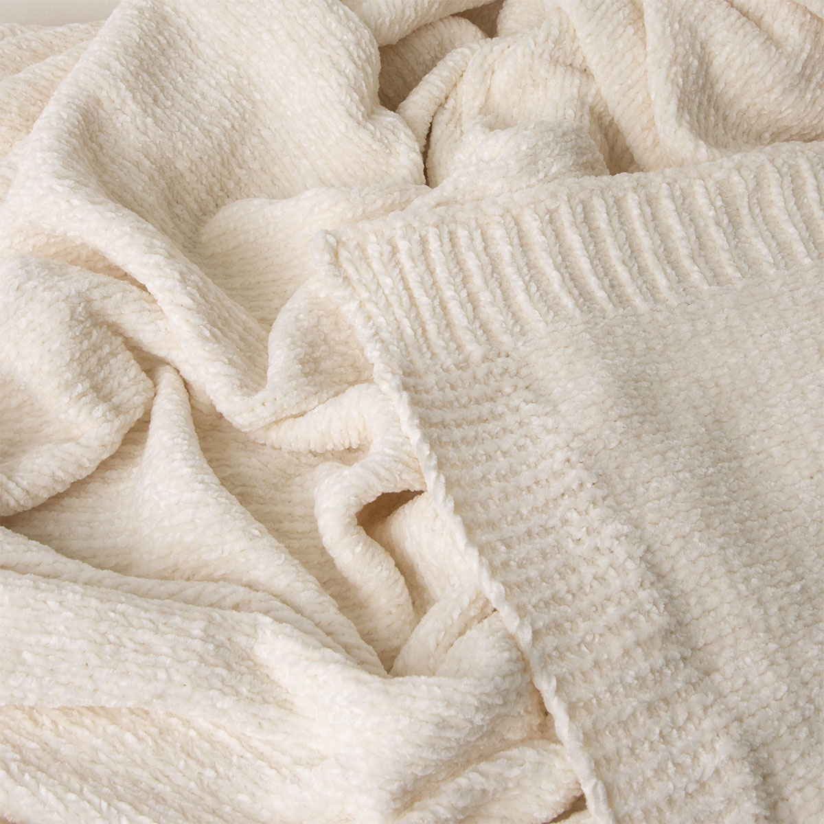 J Elliot Home Leslie Chenille Throw 130 × 160 cm Ivory — image 2