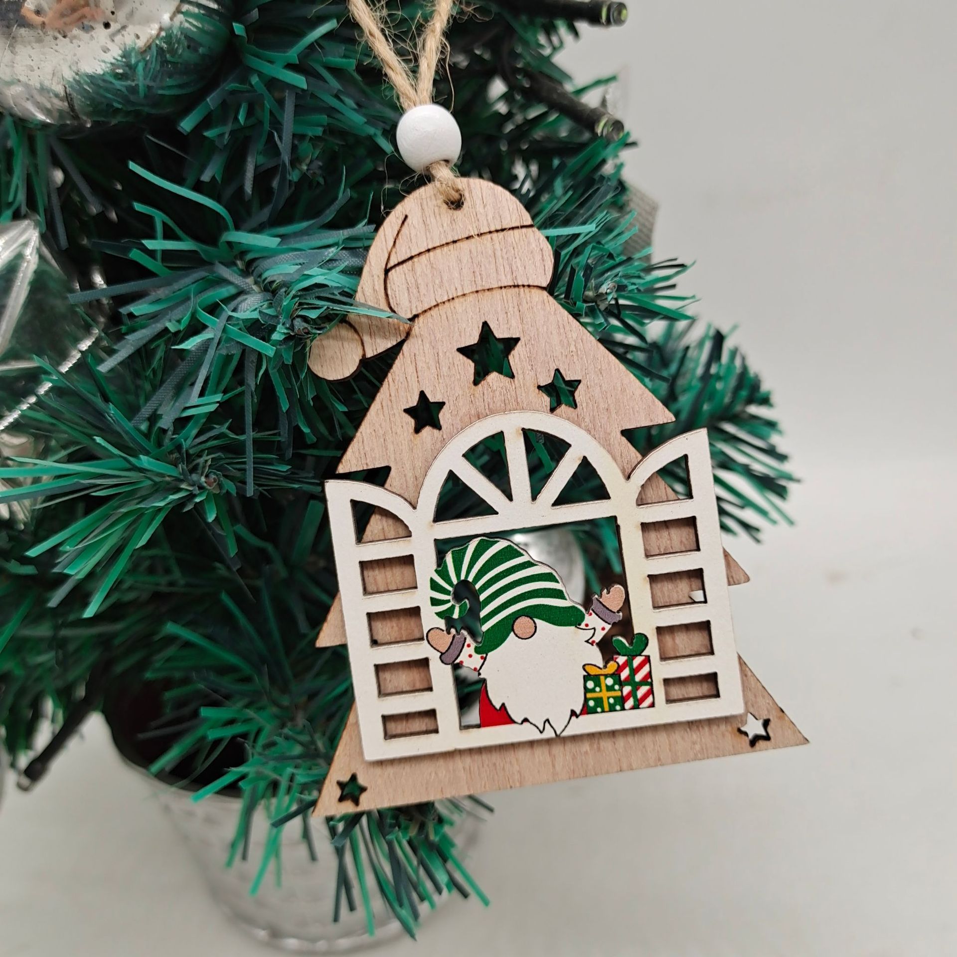 4pcs Christmas Tree Wooden Crafts Decoration Window Opening Elderly Pendant Creative Christmas Accessories — image 3