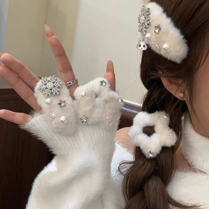 Snowflake Plush BB Hair Clips, 2 Pcs, Exquisite Pearl Bow Detail Hair Pins, Christmas & Halloween Themed Atmosphere Hair Accessory, Ideal Holiday Stocking — image 2
