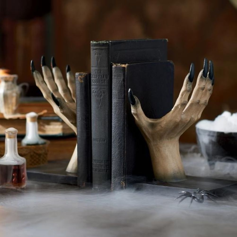 Halloween Horror Witch Hand Book Stand Resin Witch Hand Ornament Halloween Home Bar Decor Holiday Decorations — image 6