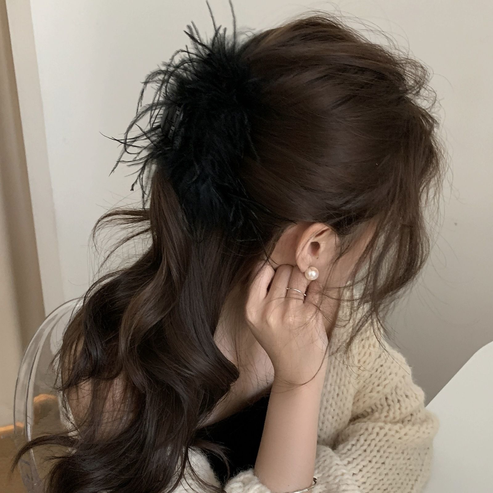 Black Feather Hair Clip Ostrich Fluffy Fur Hair Claw Ponytail Shark Clip for Women Halloween Carnival Birthday Party Daily — image 4