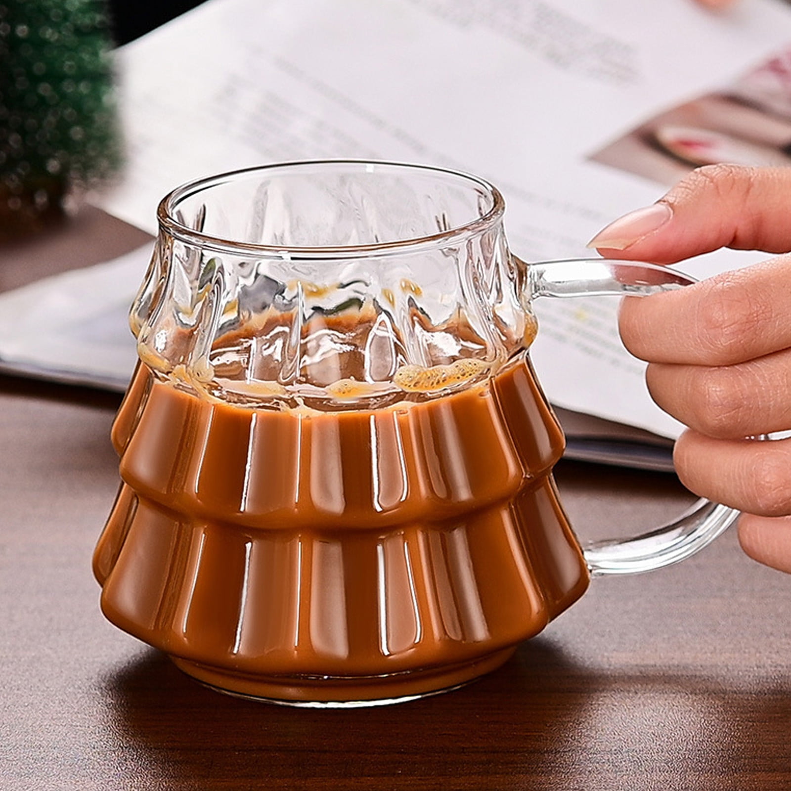 Christmas Tree Coffee Mug, 350ml Tree-shaped Clear Glass Coffee Mug with Handle for Ice Americano, Tea, Milk, Creative Christmas Gift for Colleagues — image 4