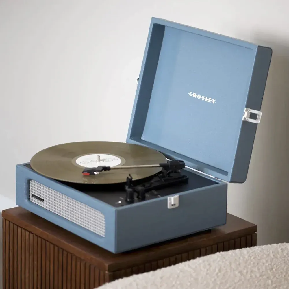 Crosley Voyager Bluetooth Portable Turntable + Bundled Crosley Record Storage Display Stand - Washed Blue โ image 3