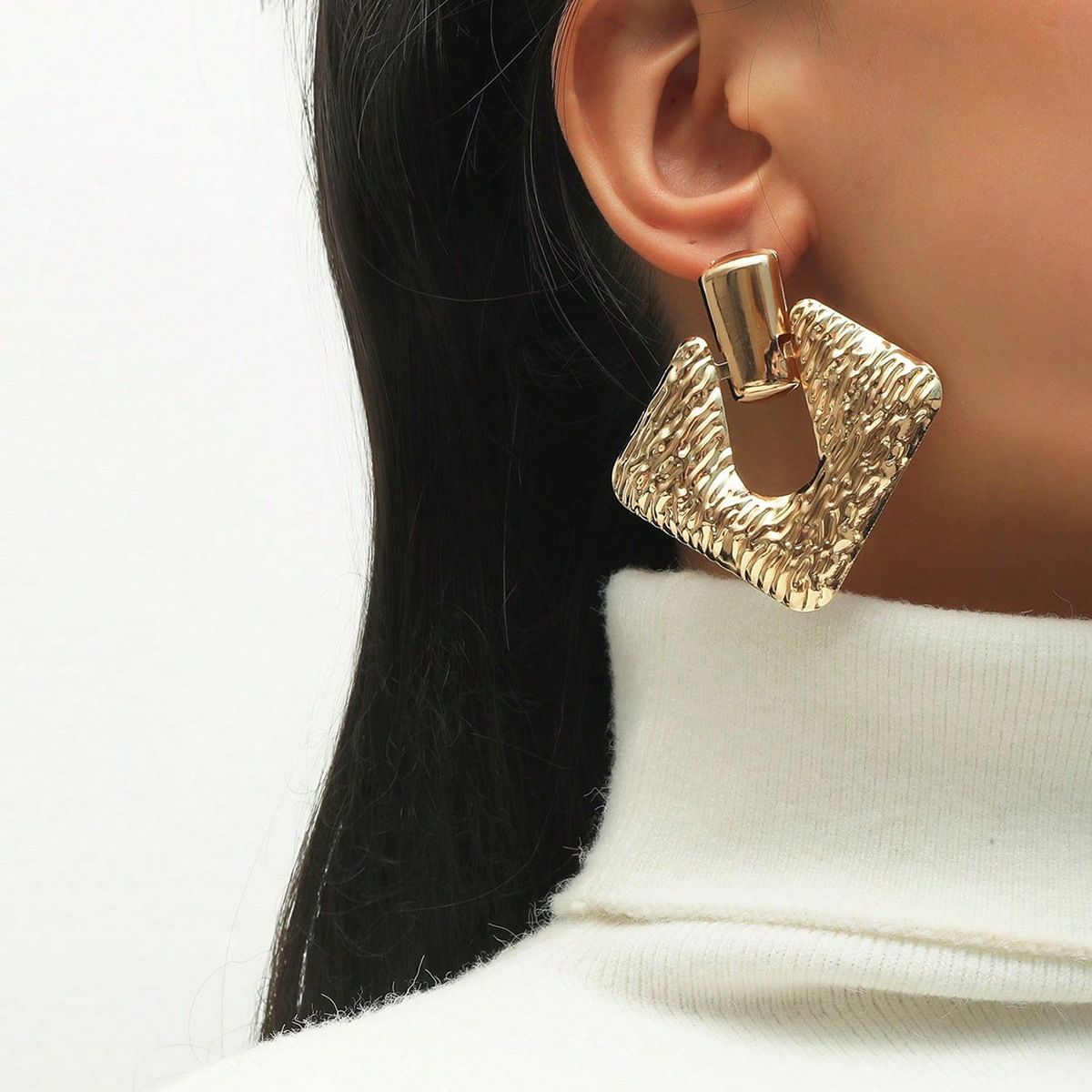 Matte Gold Silver Geometric Harmmered Clip On Earrings for Women Long Clip Earrings for Women Girls-2pcs — image 2