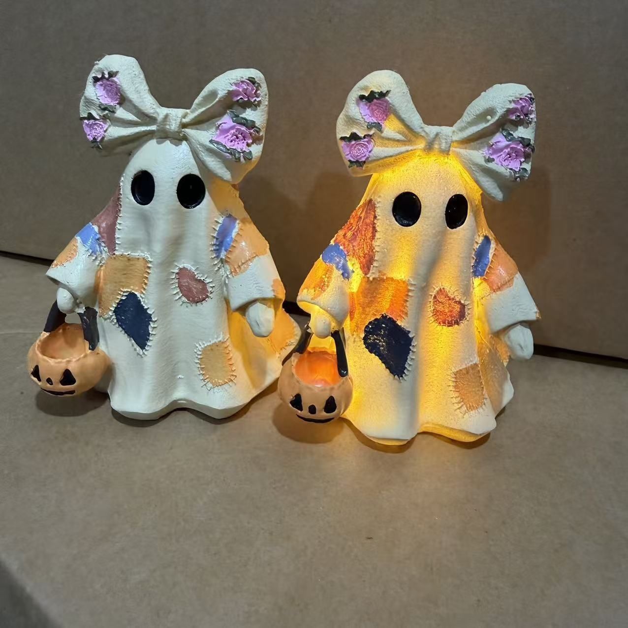 Vintage Patchwork Ghost Resin Figurine, with Bow and Pumpkin Bucket, Autumn Tabletop Decor (No-Light Version) — image 2